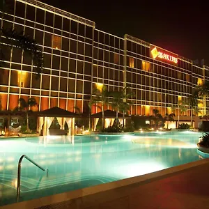 מלון Maxims Hotel